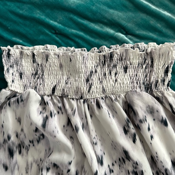 Flowy Wide Legged Pants - Picture 5 of 7